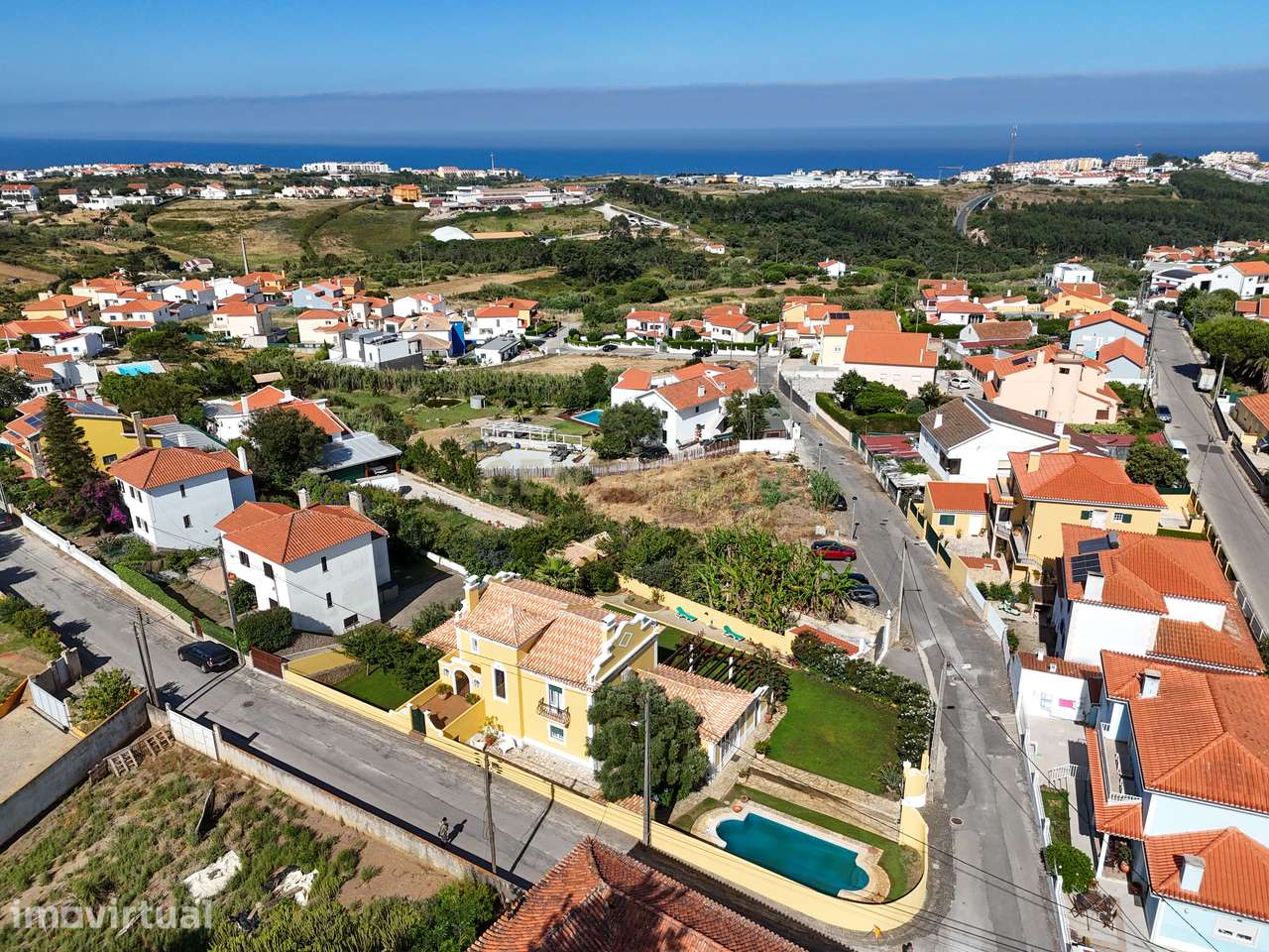 Moradia T4 de Traça Tradicional com Piscina e Amplo Jardim | Outeirinh - Grande imagem: 5/51