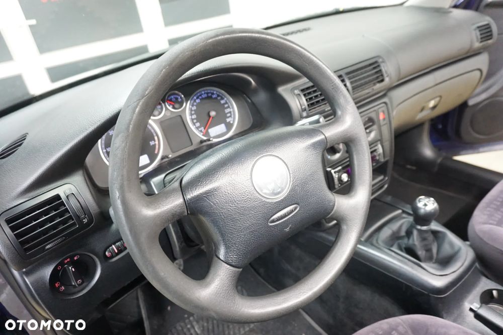 Volkswagen Passat 1.9 TDI Comfortline - 18