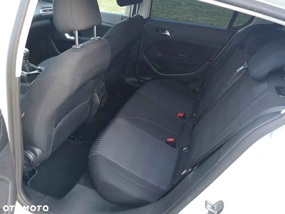 Peugeot 308 125 THP Active - 37