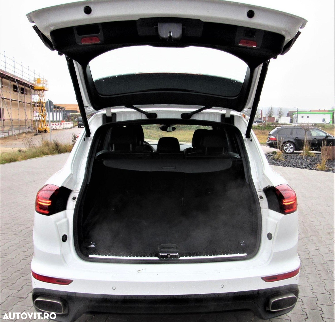 Porsche Cayenne 3.0 L - 12