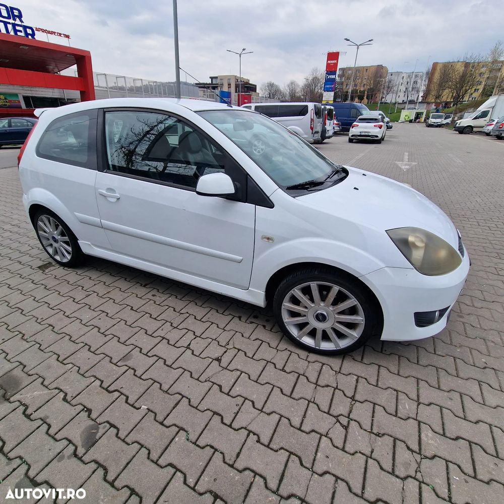 Ford Fiesta 2.0i ST - 5