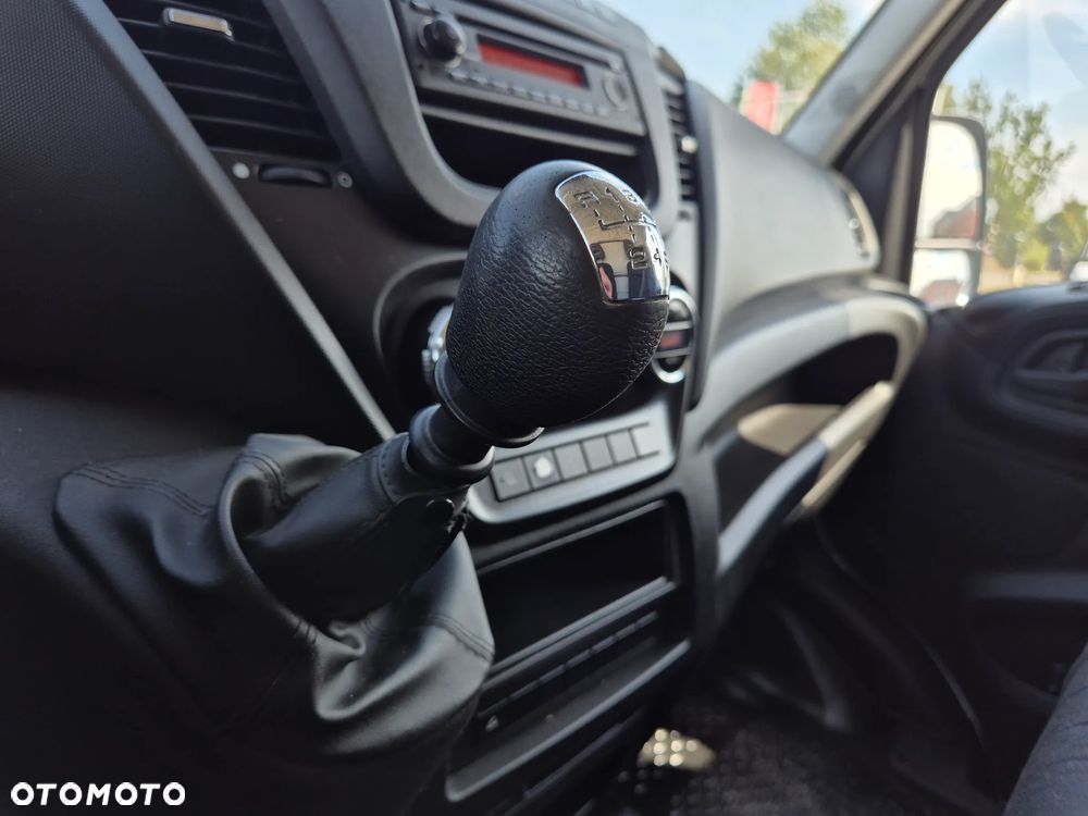 Iveco Daily 35S16, nowa skrzynia 4,40 x 2,30m, klimatyzacja - 11