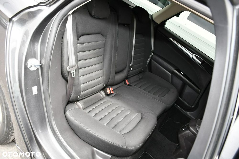 Ford Mondeo - 35