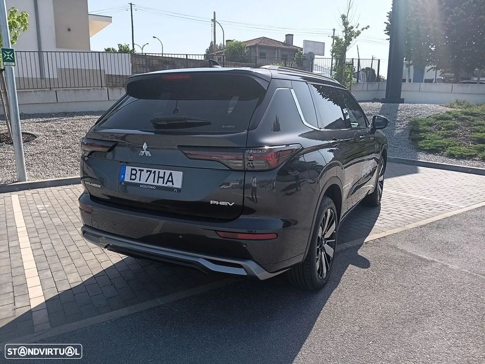 Mitsubishi Outlander - 4