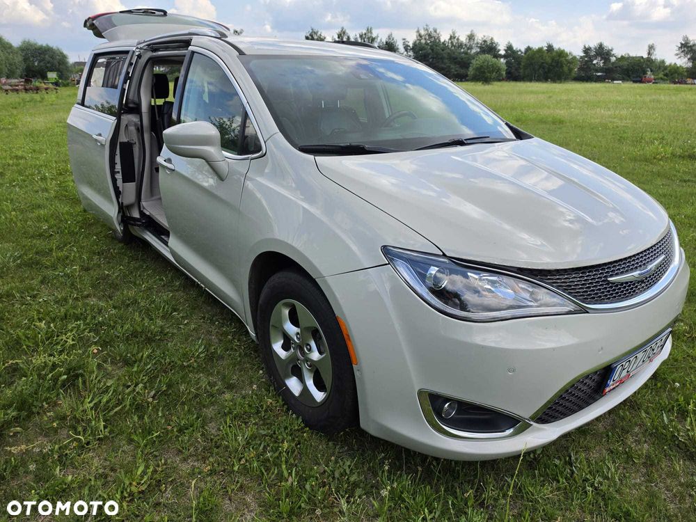 Chrysler Pacifica - 1