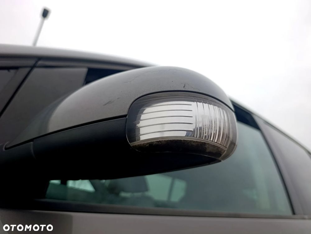 Volkswagen Touran 1.9 TDI DPF United - 25