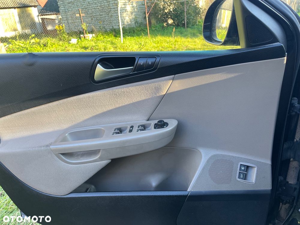 Volkswagen Passat 2.0 TDI DPF Comfortline - 8