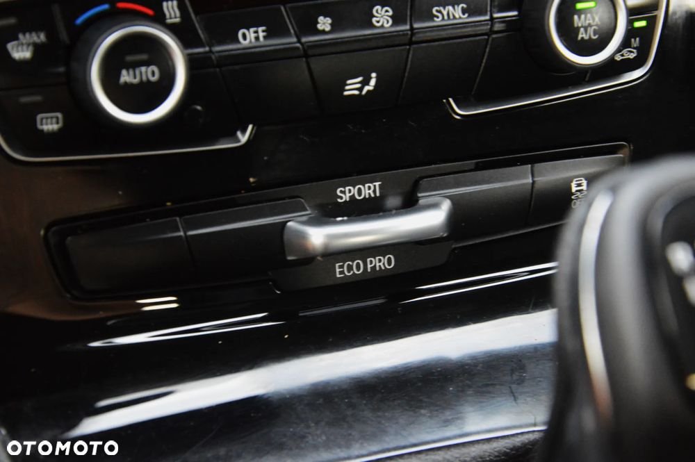 BMW Seria 2 216d - 23