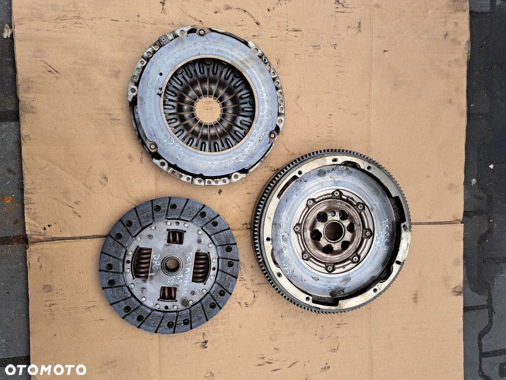 Skoda Karoq Octavia III sprzęgło koło dwumasowe docisk 5E0105266B 1.5 tsi Audi A3 8V Volkswagen Golf VII Passat b8 DPC leon III lift - 1