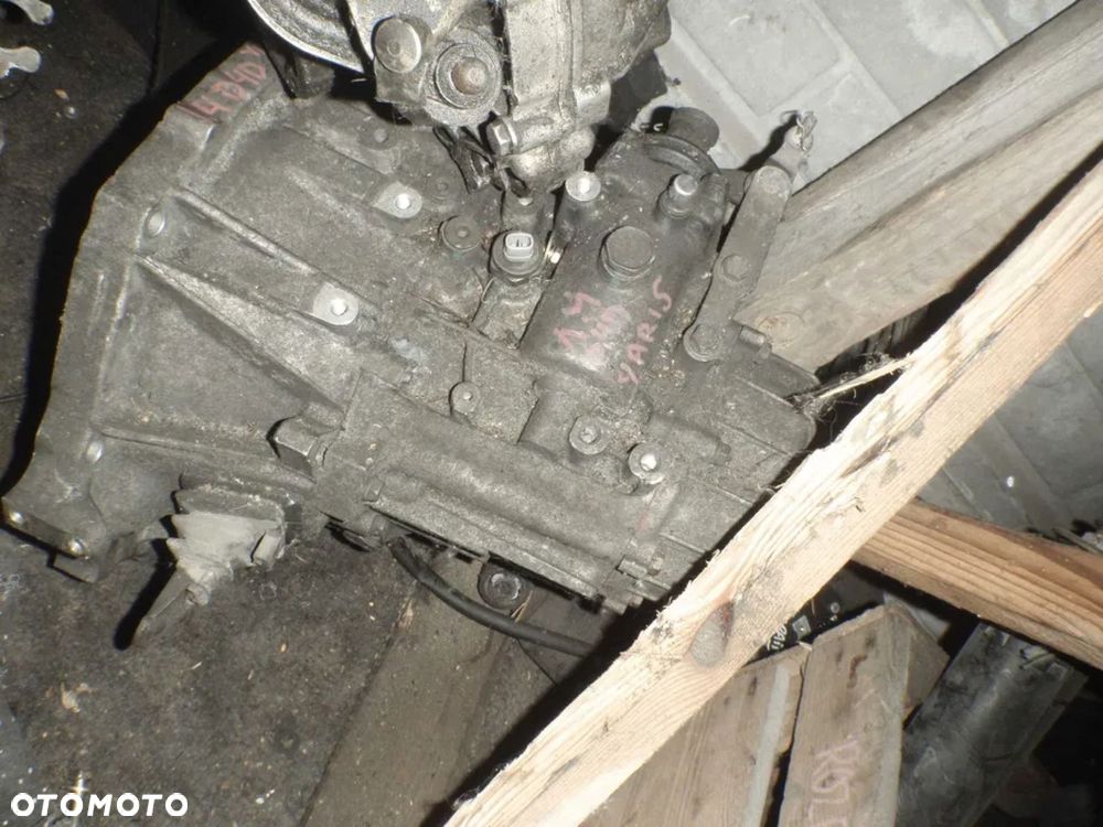 Łapa Widełki Łożyska sprzęgła wybierak czujnik wstecznego  Skrzyni toyota yaris I II d4d 1,0