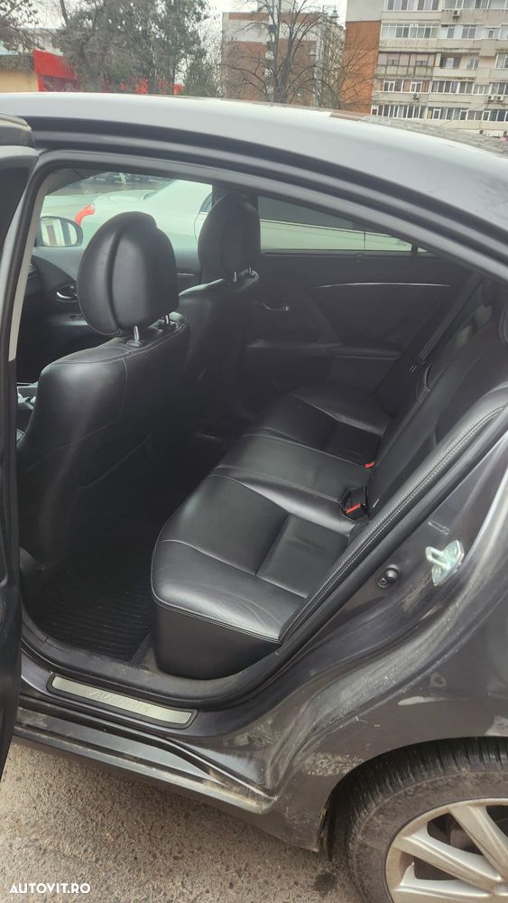 Toyota Avensis 2.2 D-4D Luxury - 7