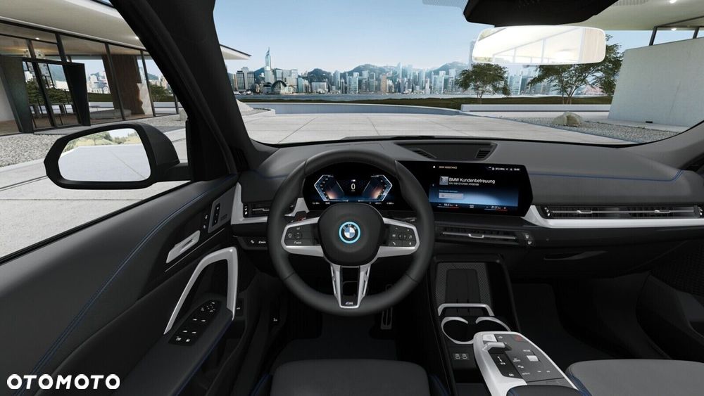 BMW iX1 - 12