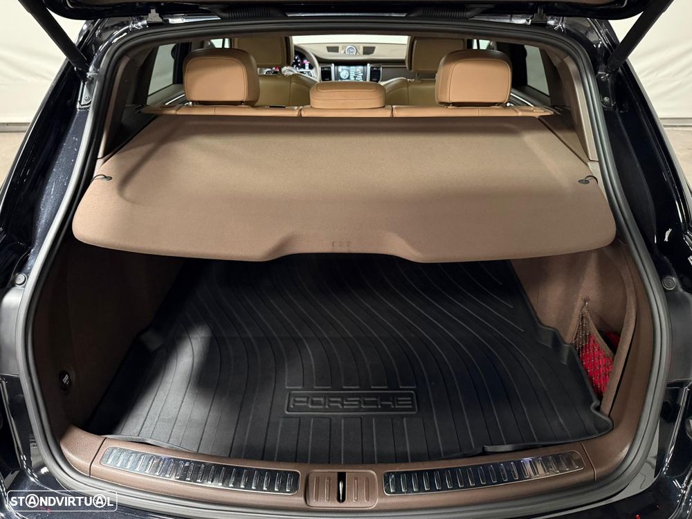 Porsche Macan Turbo - 11
