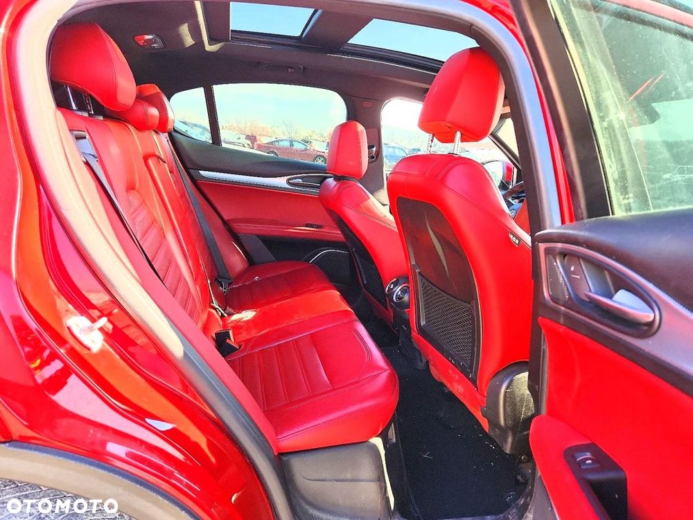 Alfa Romeo Stelvio 2.0 Turbo 16V AT8-Q4 Veloce Ti - 11