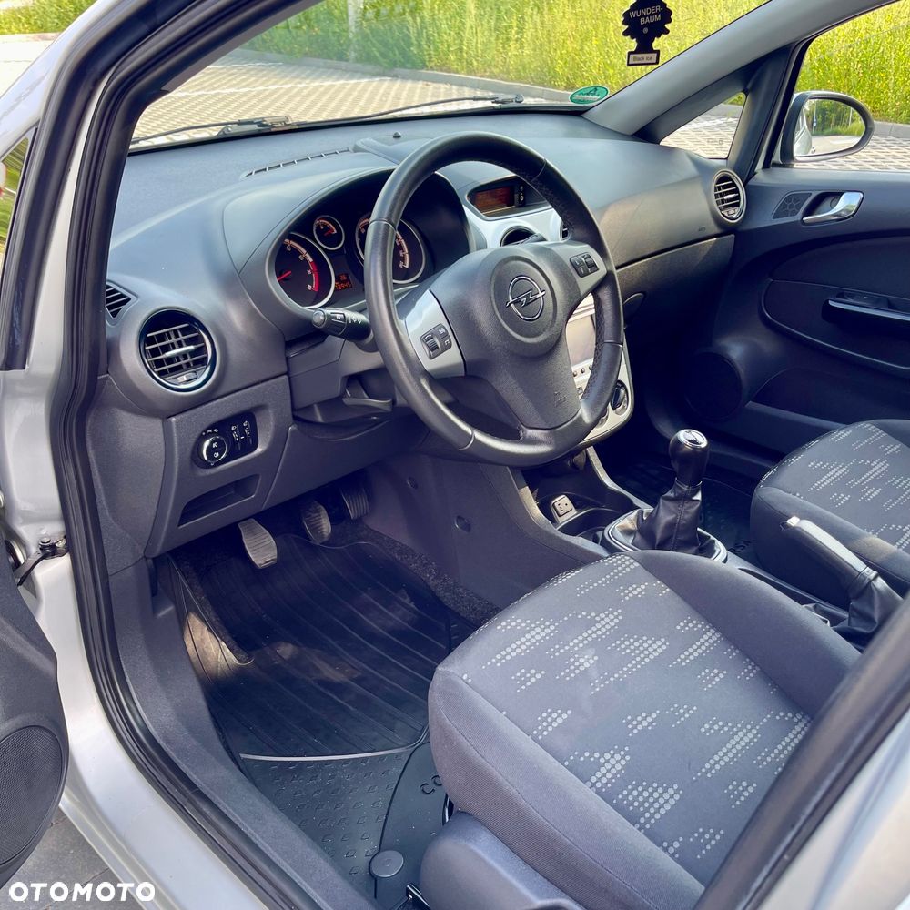 Opel Corsa 1.2 16V Cosmo - 17