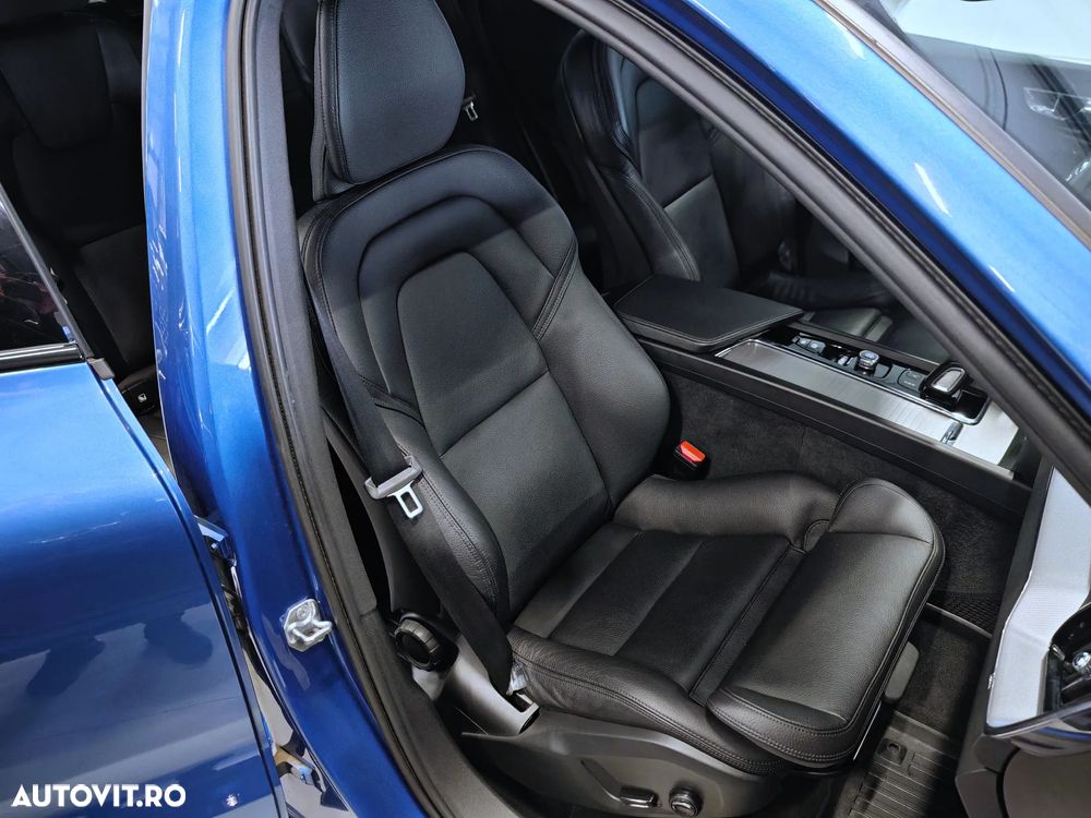 Volvo XC 60 B5 MHEV AWD R-Design - 9