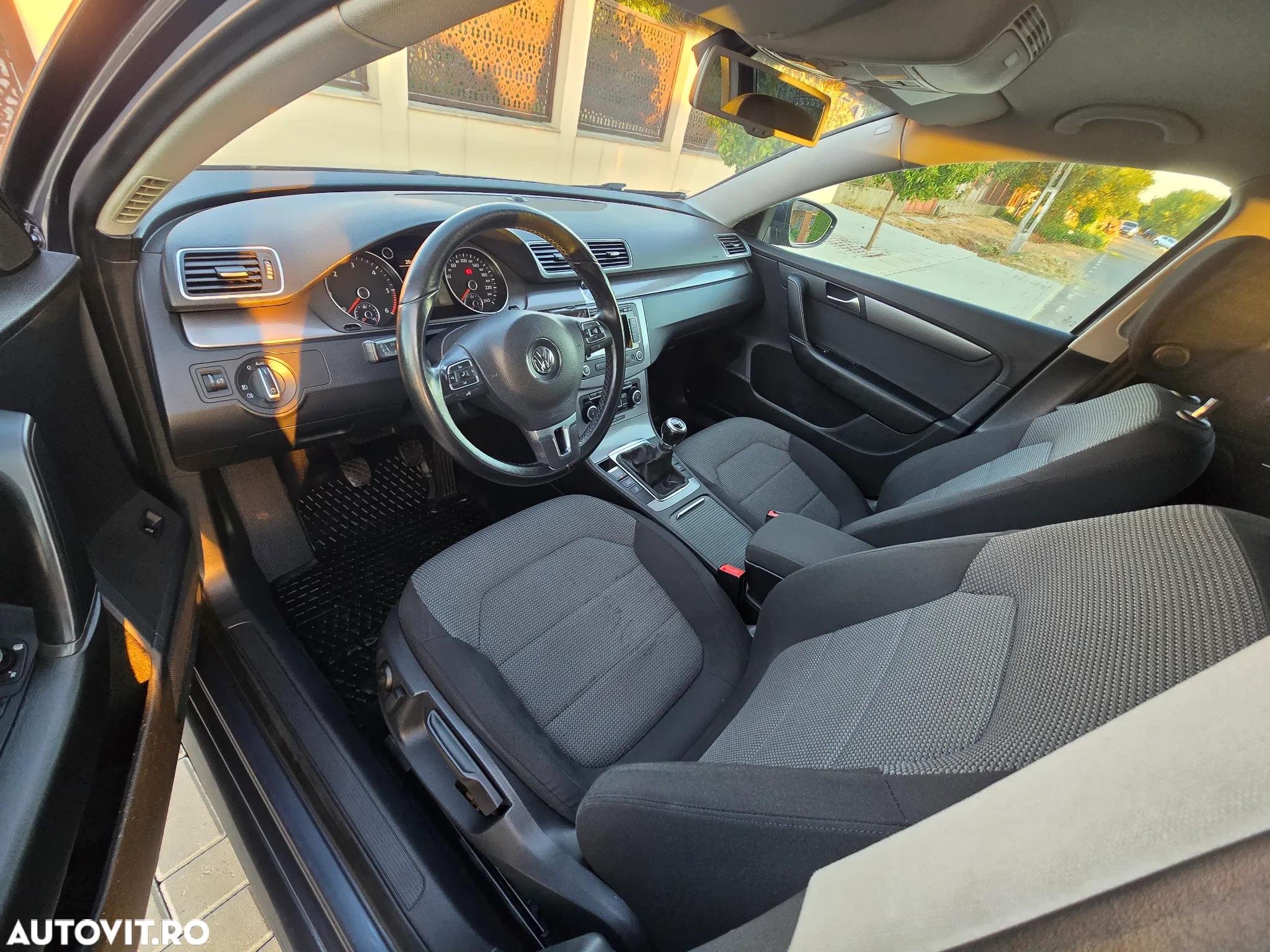 Volkswagen Passat Variant 2.0 TDI BlueMotion Technology Business Edition - 6