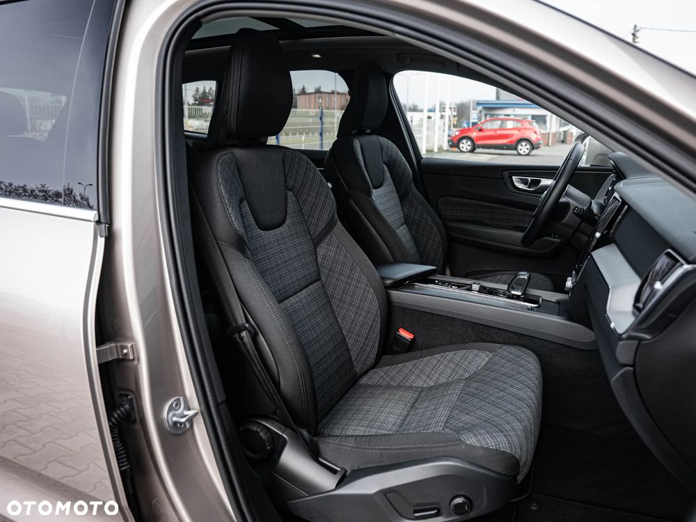 Volvo XC 60 T6 AWD Recharge Geartronic Inscription Expression - 25