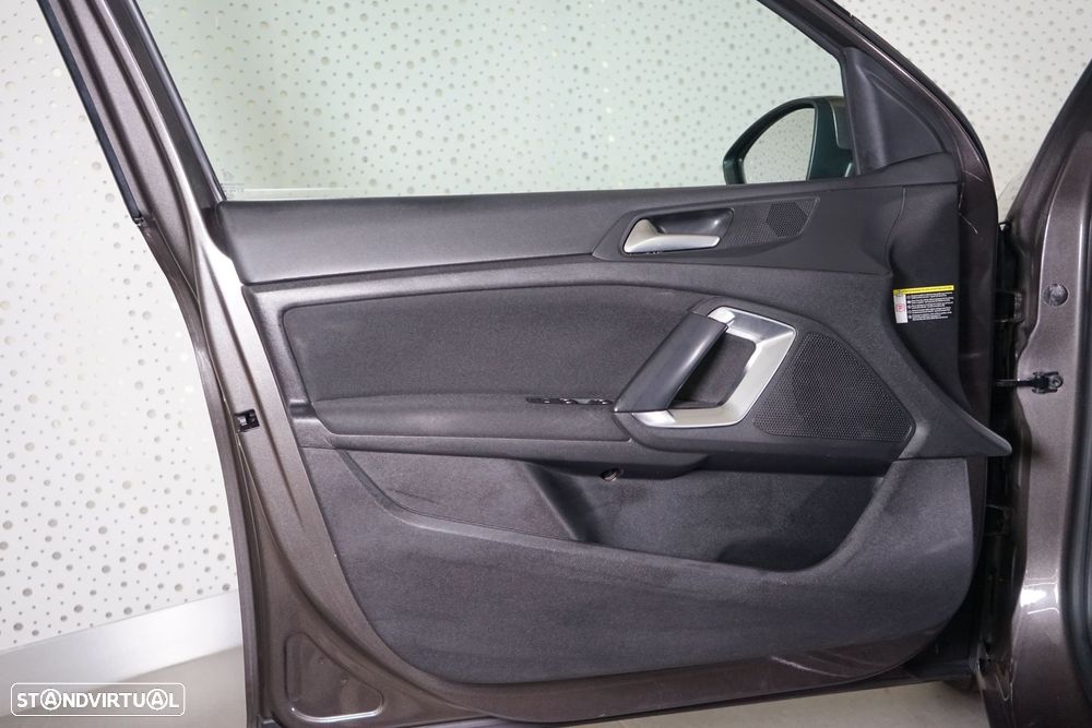 Peugeot 308 1.6 e-HDi Allure - 17
