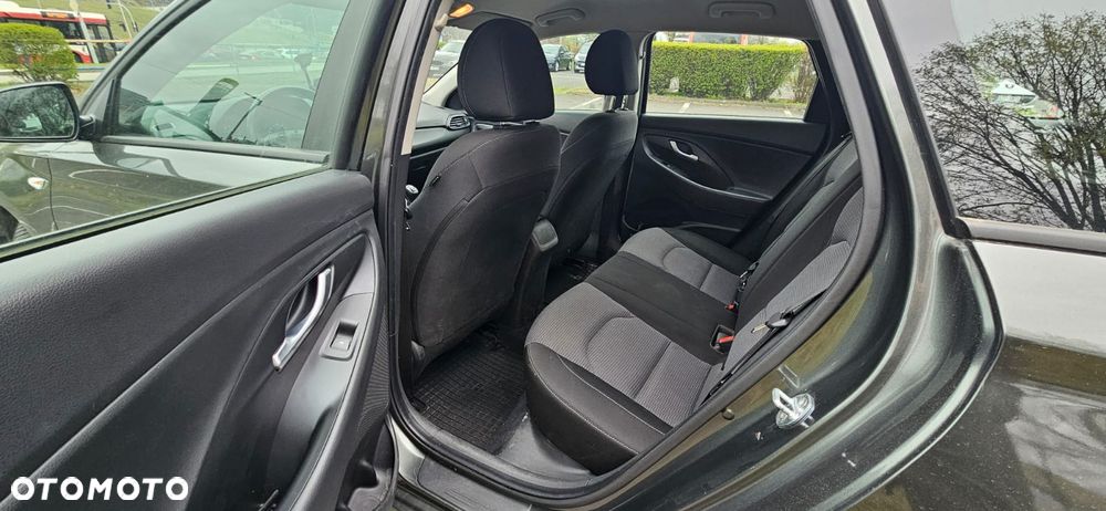 Hyundai i30 1.5 DPI Classic + - 13