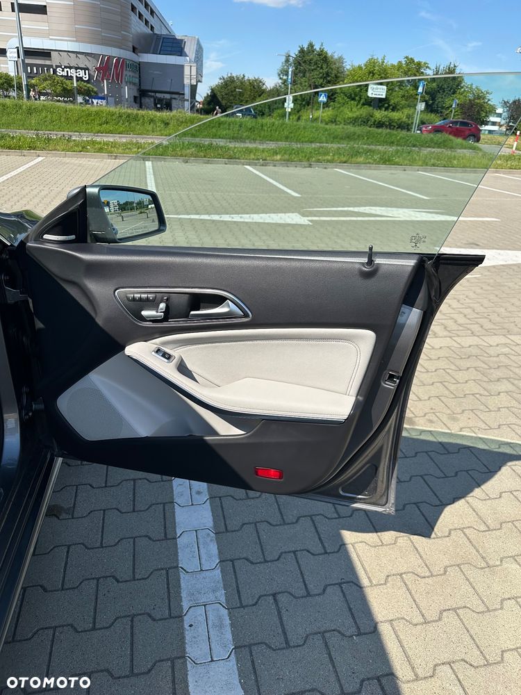 Mercedes-Benz CLA 250 7G-DCT - 19