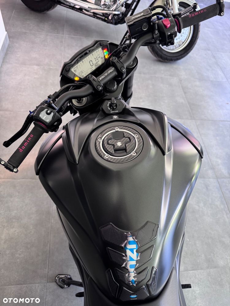 Suzuki GSX - 11