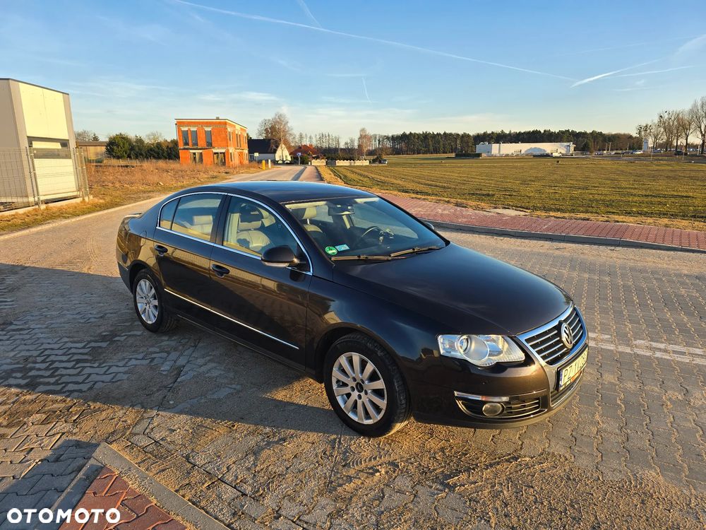 Volkswagen Passat 2.0 TDI DSG Highline - 4