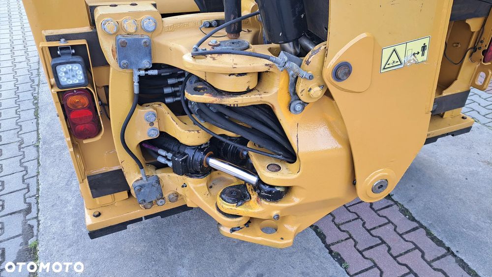 Caterpillar 428F - 11