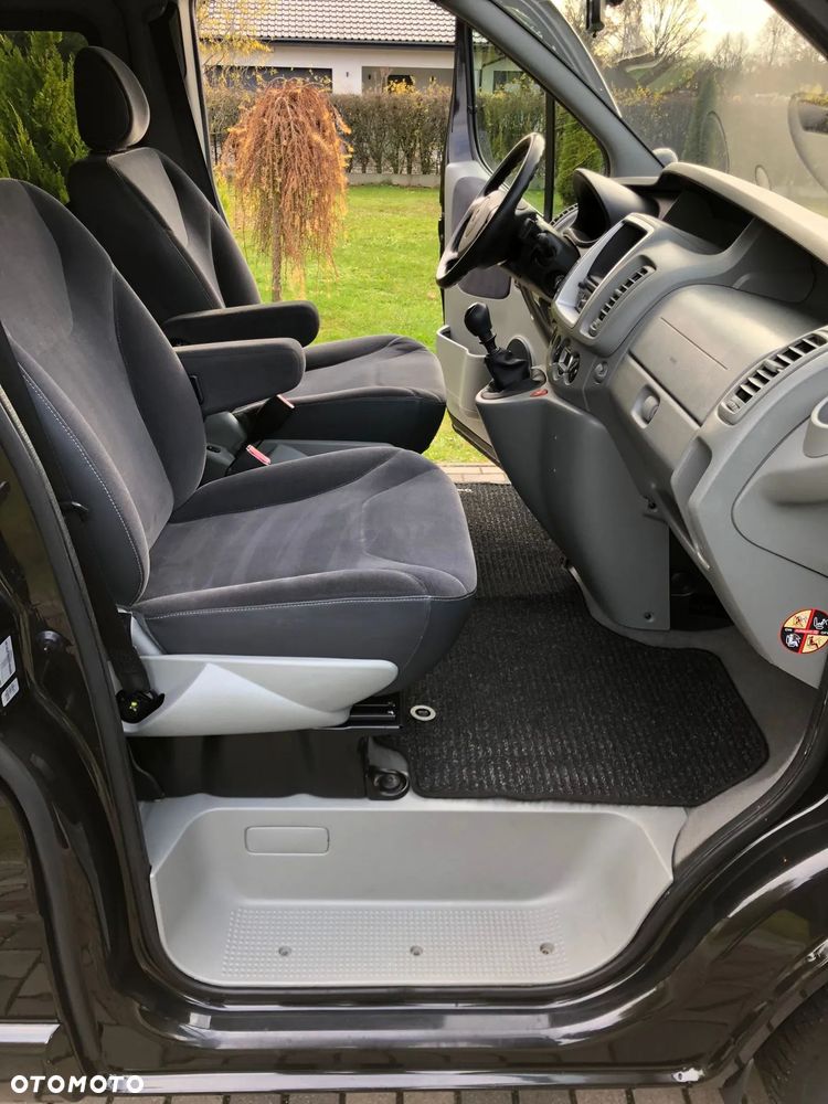 Renault Trafic Grand Passenger Black Edition - 12