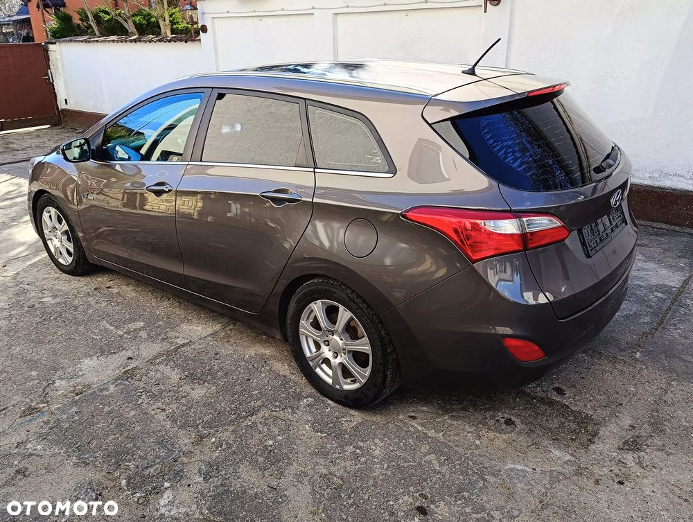 Hyundai i30 blue Kombi 1.6 GDi Style - 4