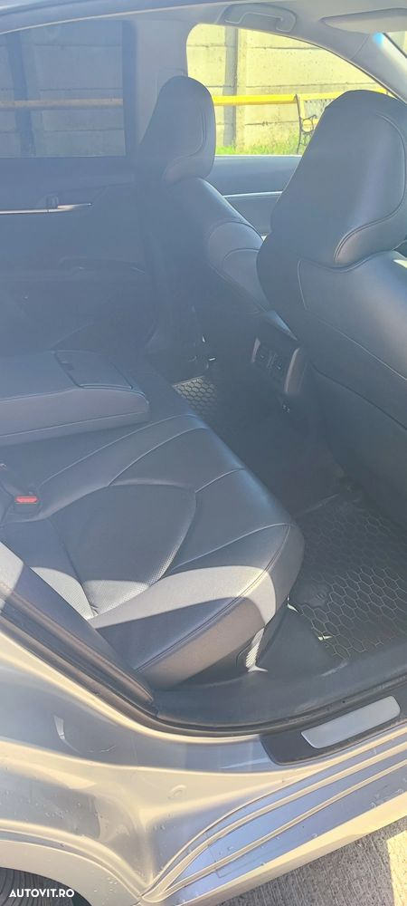 Toyota Camry - 10