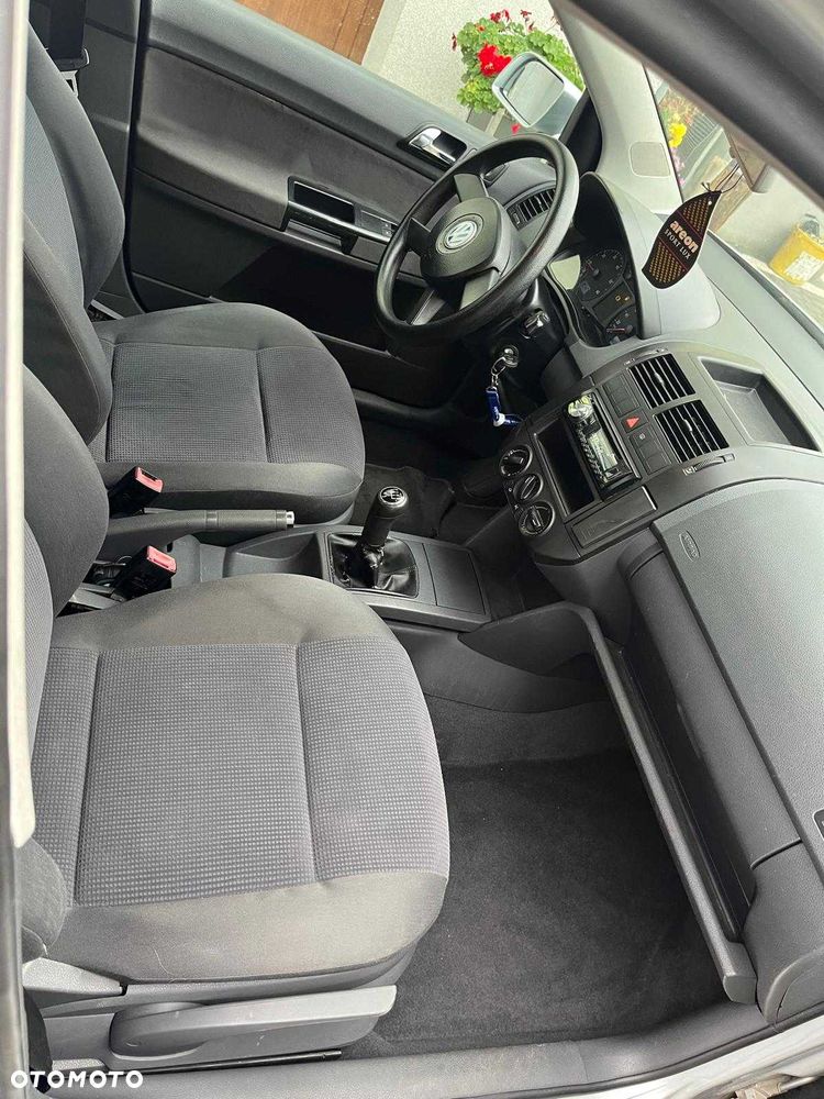 Volkswagen Polo 2002 photo 4