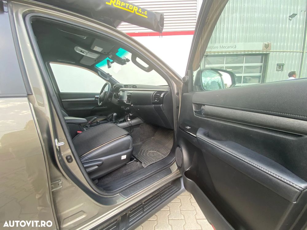 Toyota Hilux 2.8D 204CP 4x4 Double Cab AT Invincible - 5