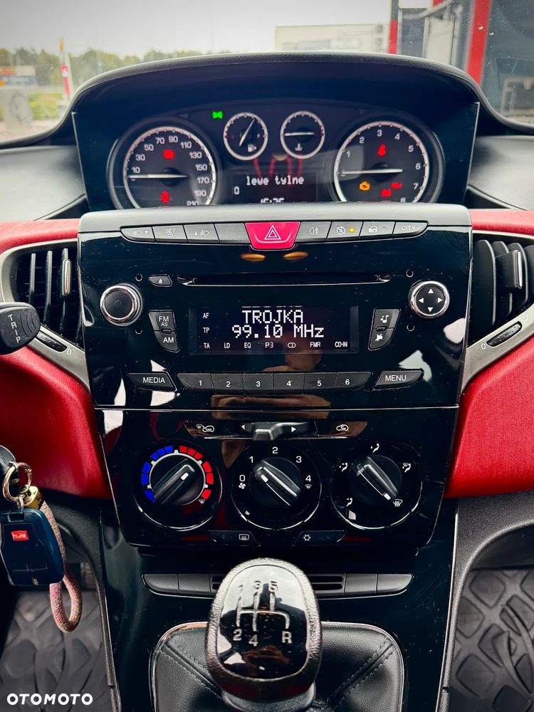 Lancia Ypsilon 1.2 8V Black&Red S&S - 10