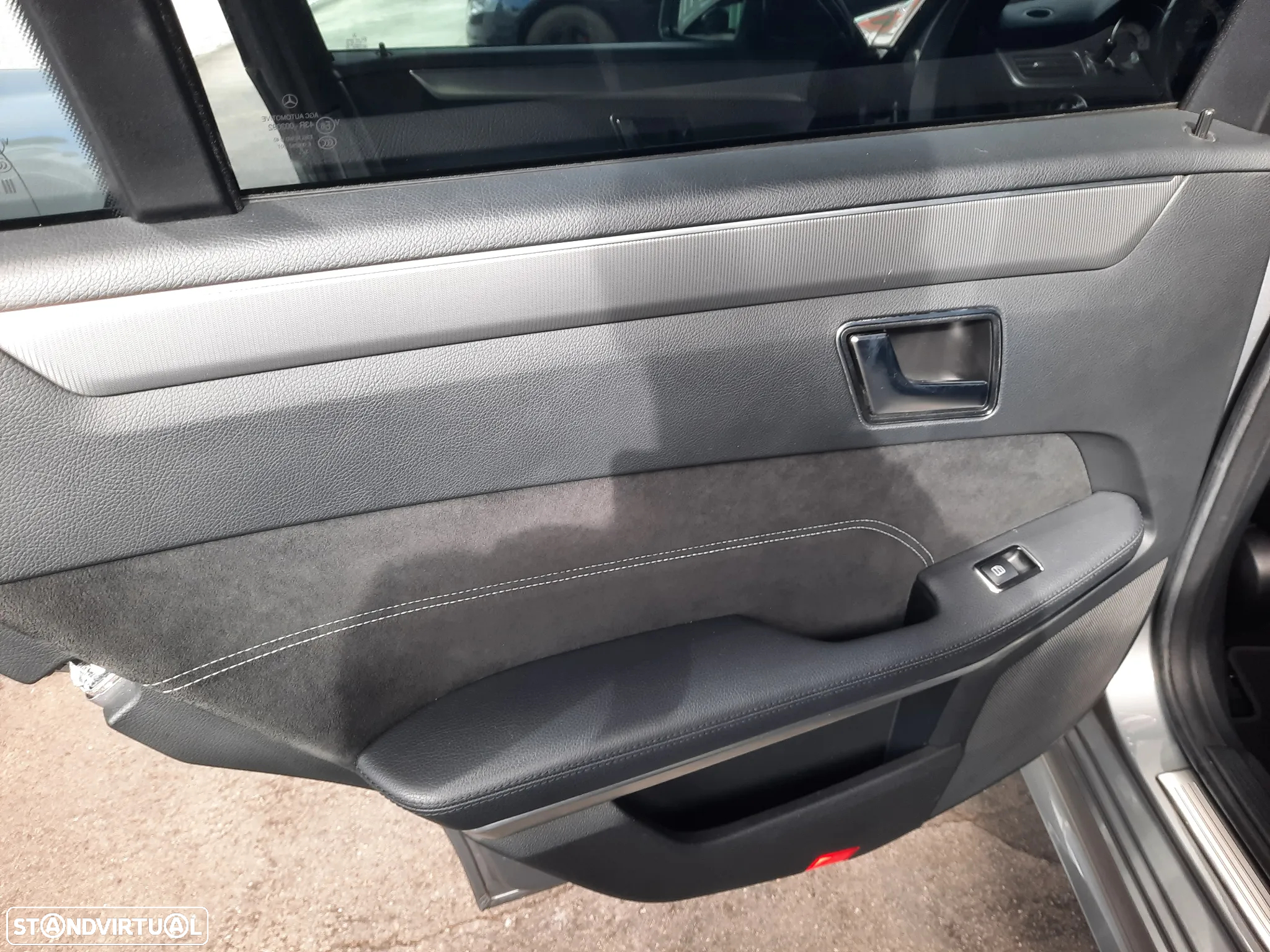 Mercedes-Benz E 300 Bluetec Hybrid Avantgarde - 35