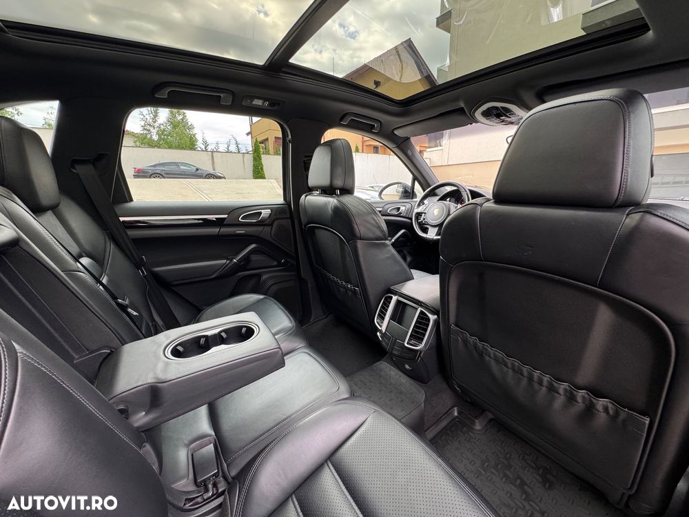 Porsche Cayenne - 19