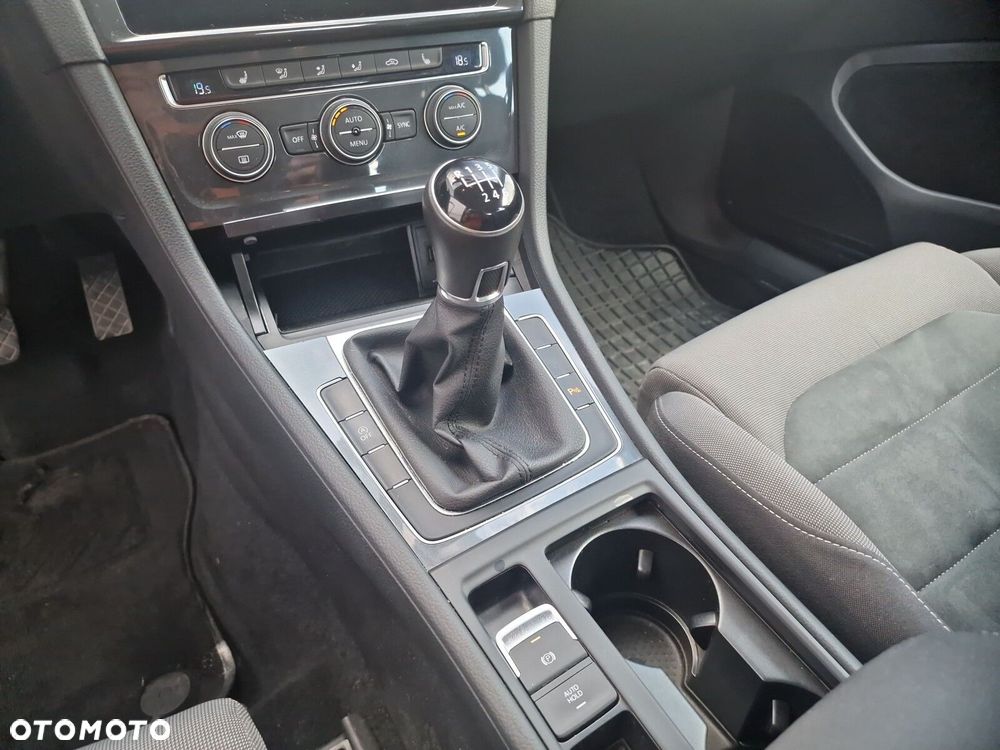 Volkswagen Golf - 16