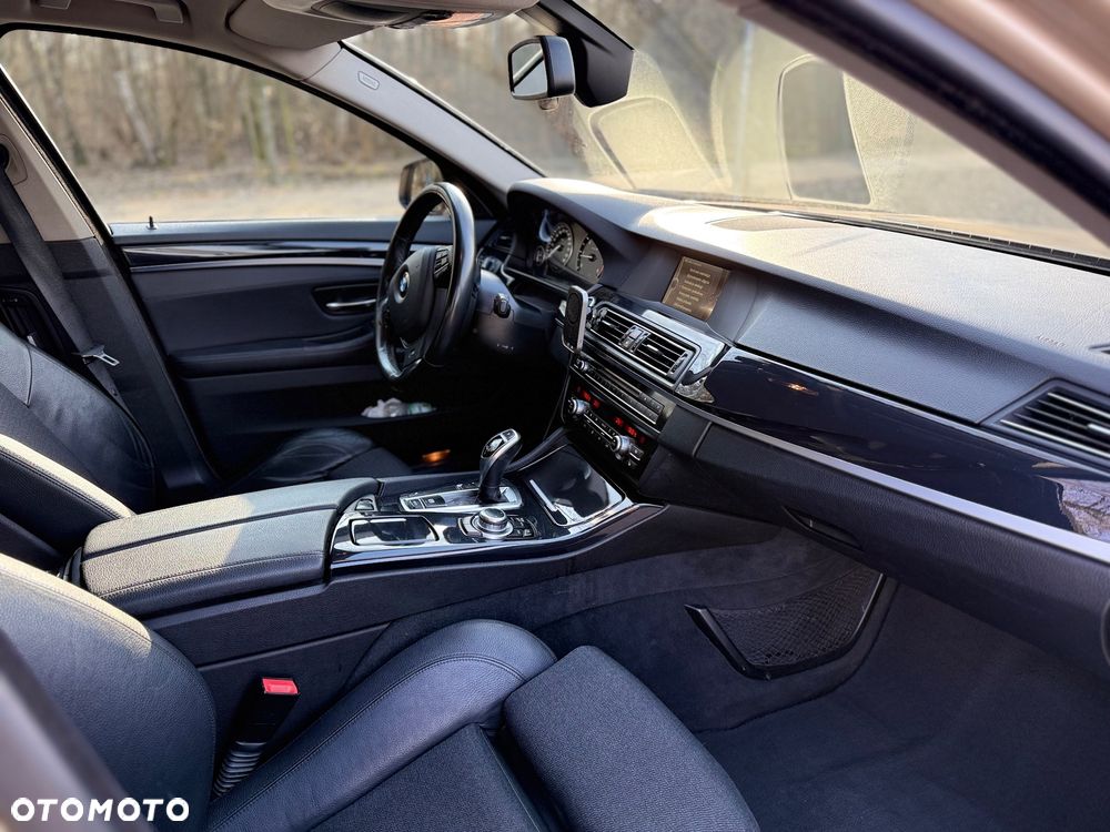 BMW Seria 5 520d xDrive - 30