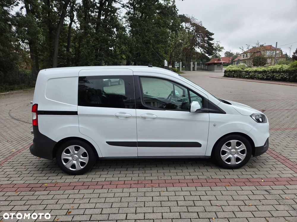 Ford Transit Courier - 8
