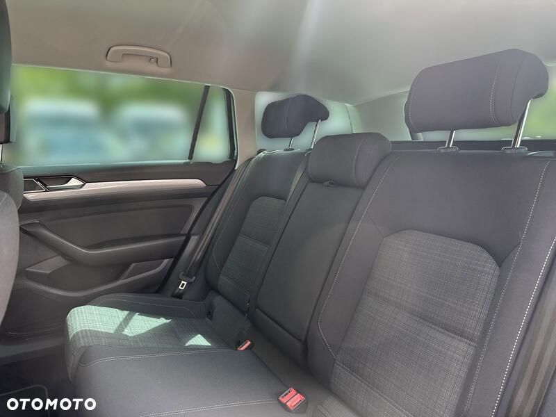 Volkswagen Passat - 17