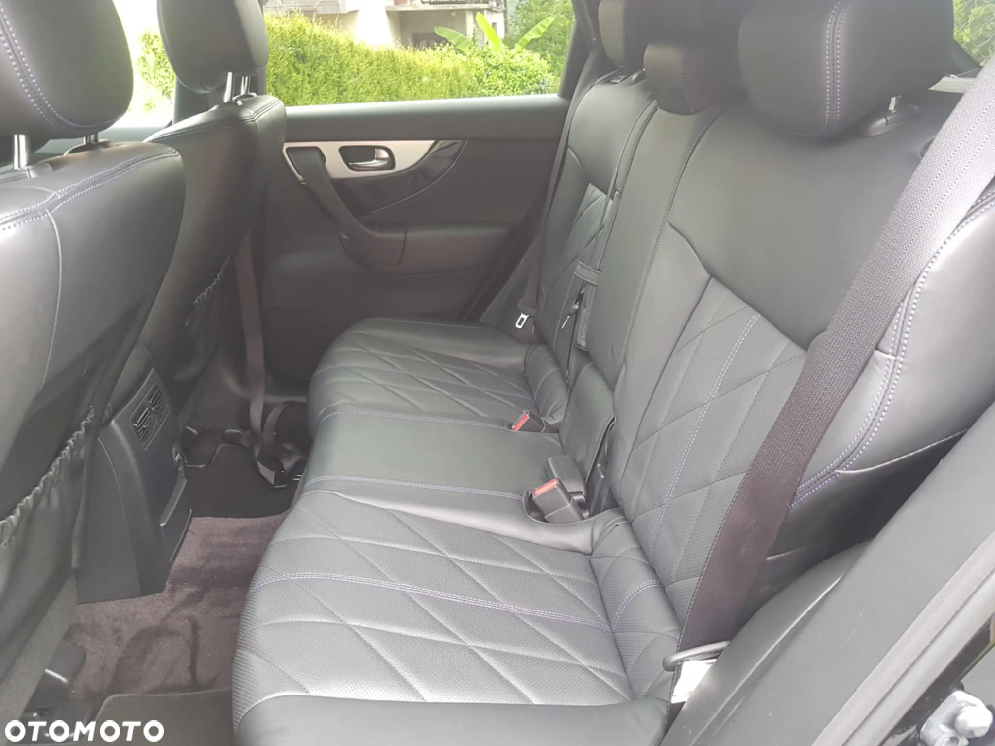 Infiniti QX70 - 18