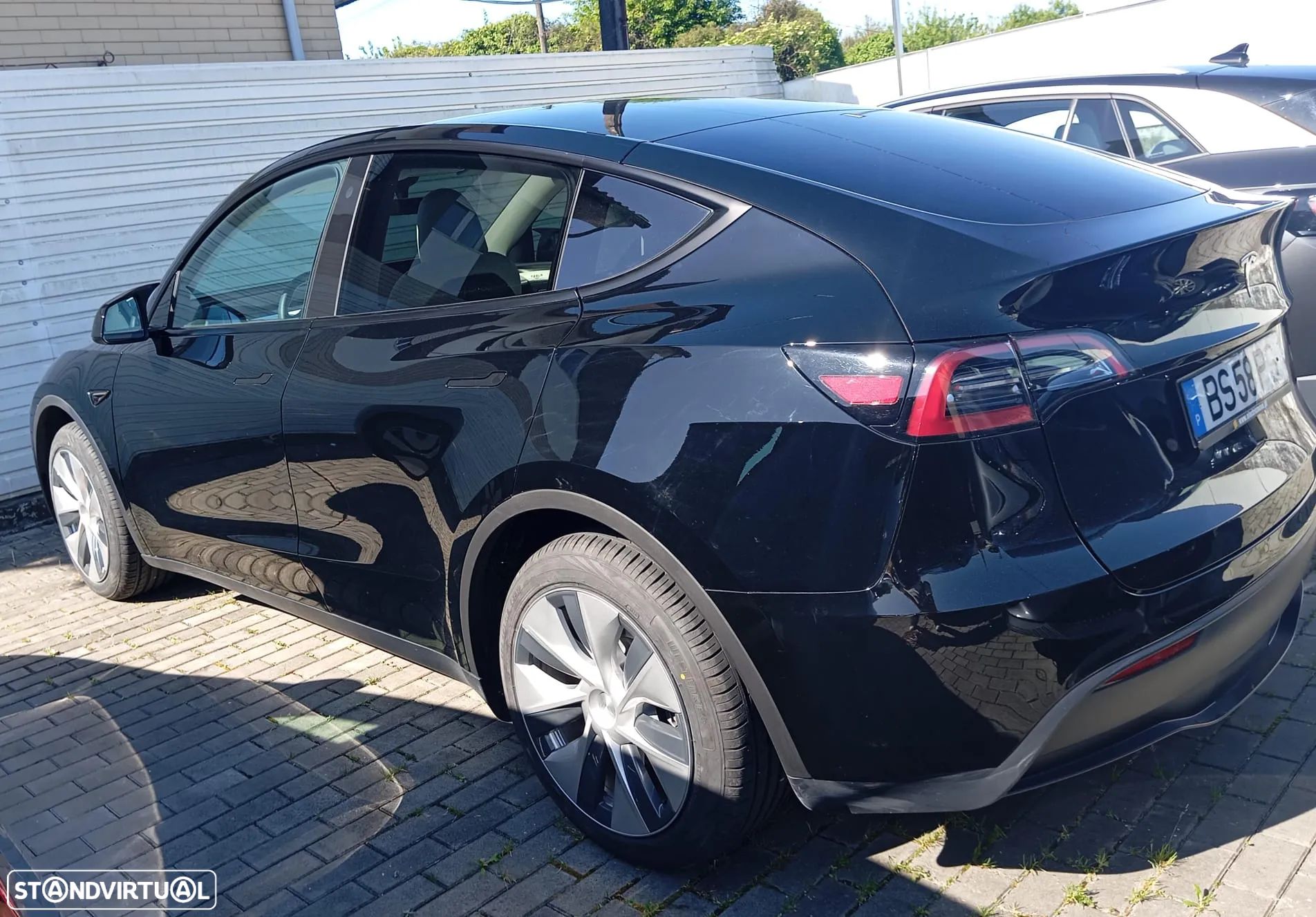 Tesla Model Y Standard RWD - 1