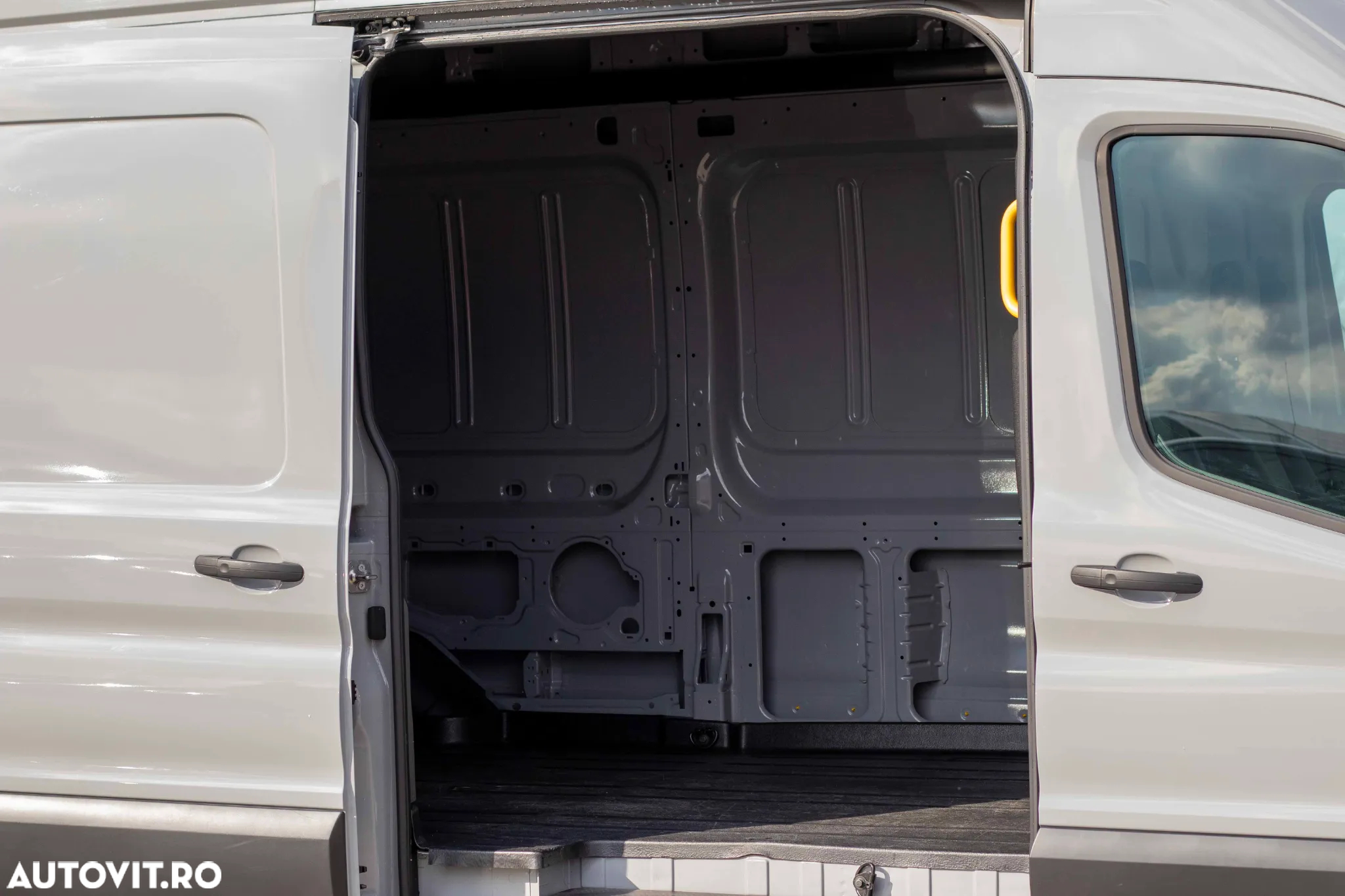 Ford E-Transit - 12