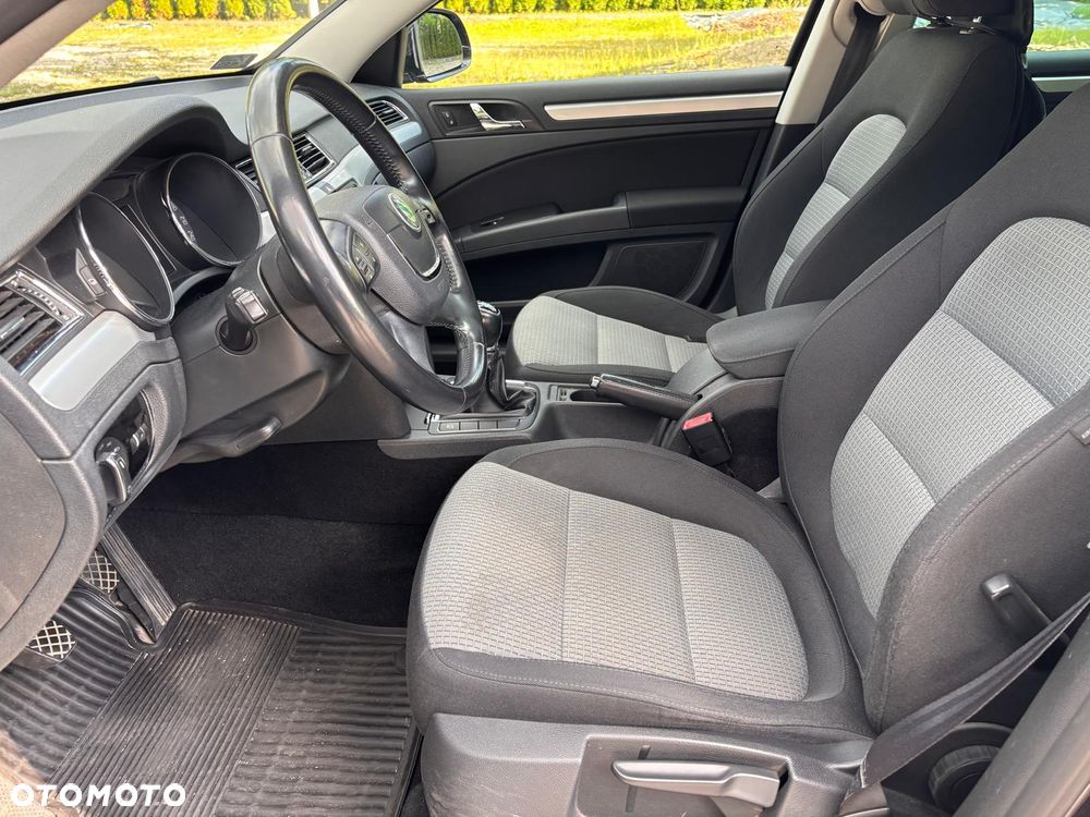 Skoda Superb 2.0 TDI Ambition - 25