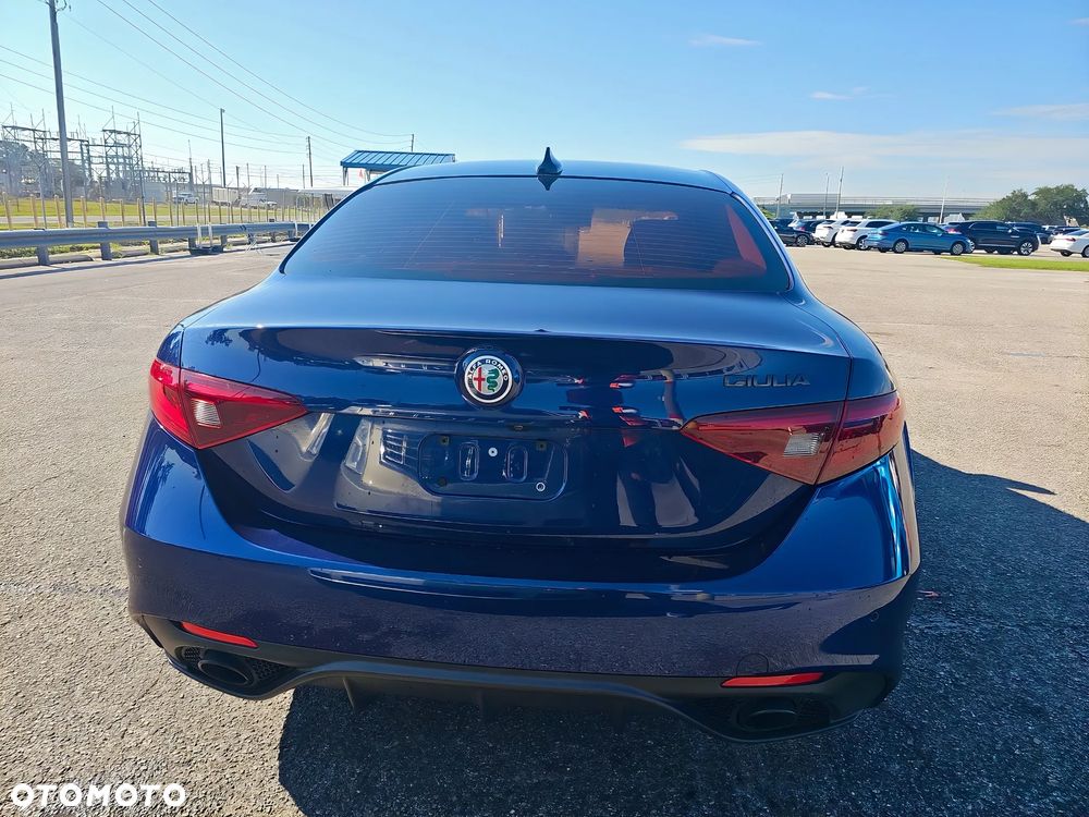 Alfa Romeo Giulia 2.0 Turbo 16V AT8 Veloce - 3