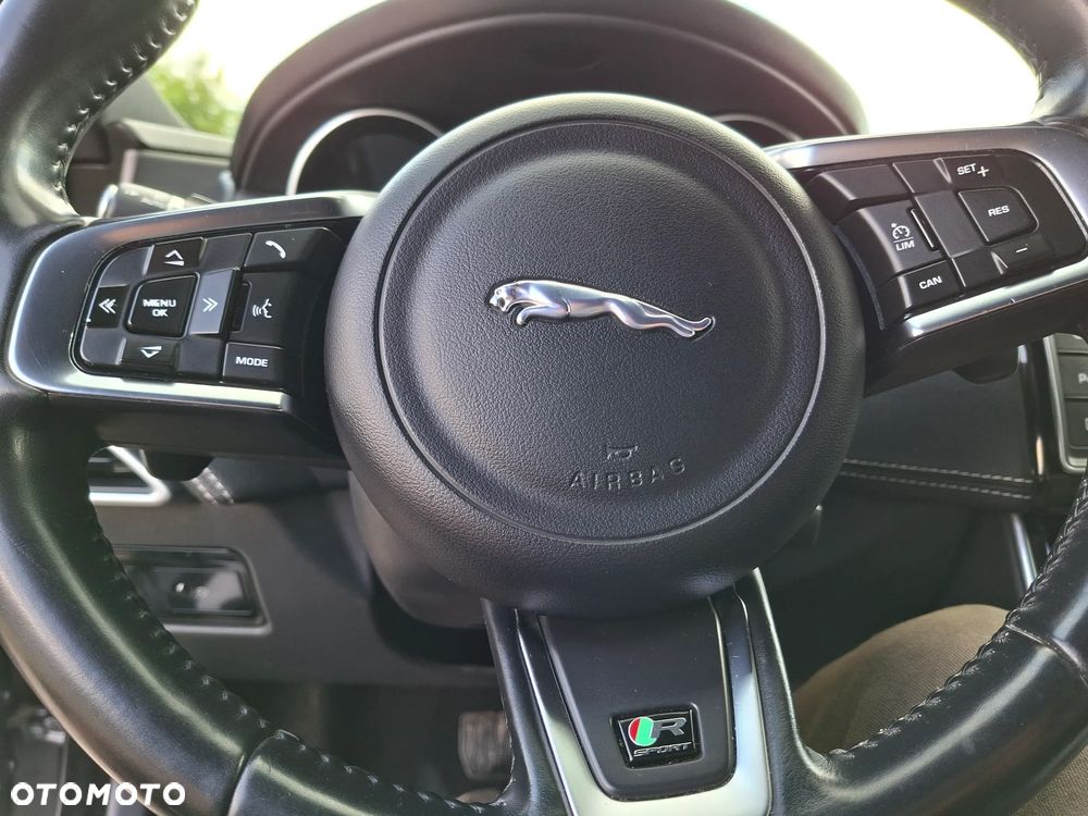 Jaguar XF 2.0 i4D AWD R-Sport - 14