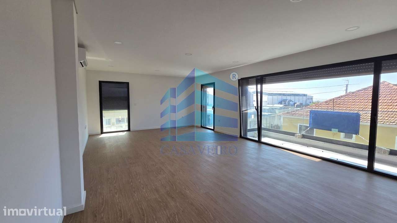 Apartamento T3 com Varandas no centro de Esgueira - Grande imagem: 2/17