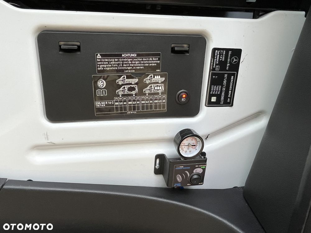 Mercedes-Benz Sprinter - 13