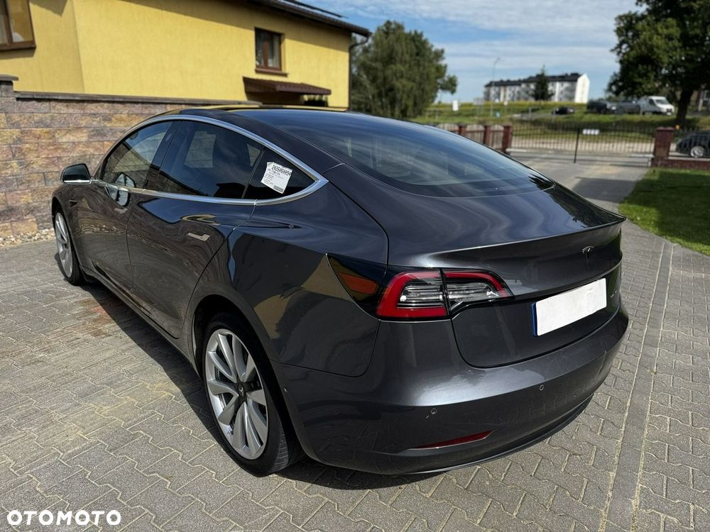 Tesla Model 3 - 4