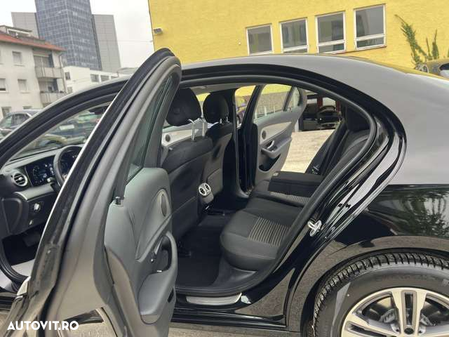 Mercedes-Benz E - 15